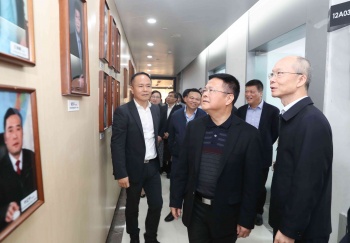省委副書記、市委書記鄭柵潔在甬商總會(huì)調(diào)研，...