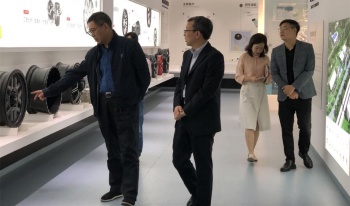 以數字產業化為引領，發揮裝備優勢，努力打造...