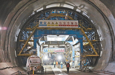 雅萬高鐵鋼構橋主墩零號塊完成混凝土澆筑.jpg